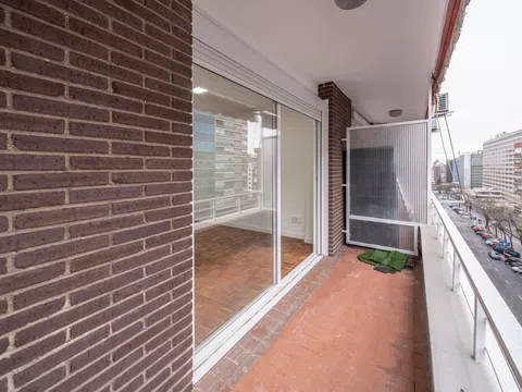 Flat in calle de Estébanez Calderón - Photo 11