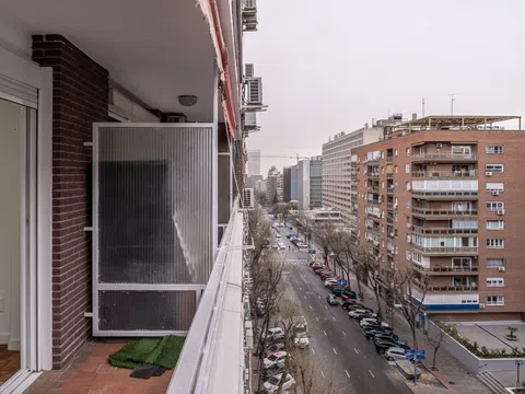 Flat in calle de Estébanez Calderón - Photo 13