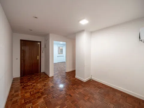Flat in calle de Estébanez Calderón - Photo 14