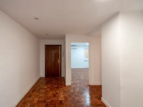 Flat in calle de Estébanez Calderón - Photo 15