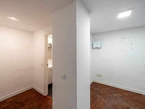 Flat in calle de Estébanez Calderón - Photo 18
