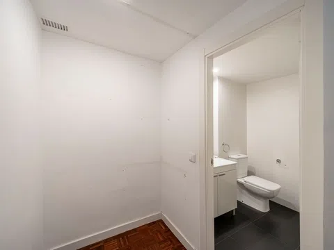 Flat in calle de Estébanez Calderón - Photo 19