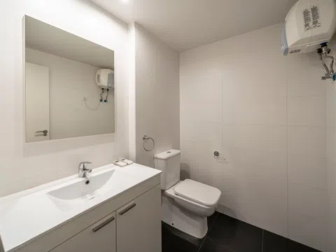 Flat in calle de Estébanez Calderón - Photo 20