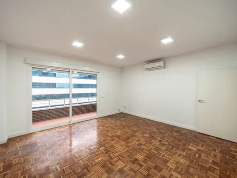 Flat in calle de Estébanez Calderón - Photo 3