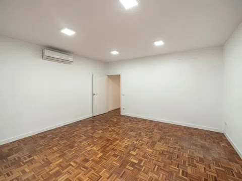 Flat in calle de Estébanez Calderón - Photo 4