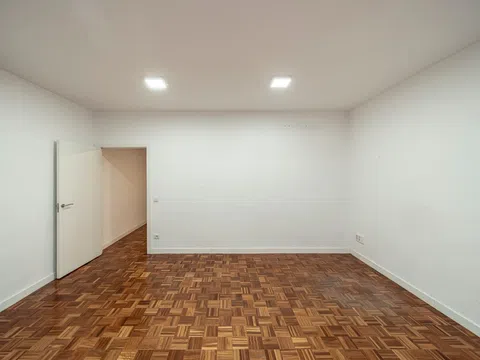 Flat in calle de Estébanez Calderón - Photo 5