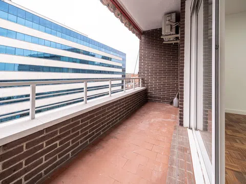Flat in calle de Estébanez Calderón - Photo 8