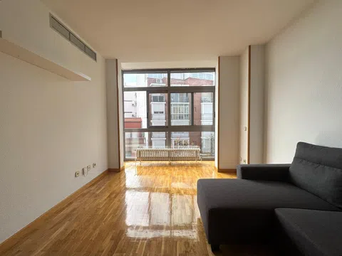 Flat in calle de Diego Bahamonde - Photo 1