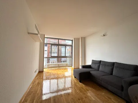 Flat in calle de Diego Bahamonde - Photo 2