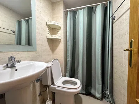 Flat in calle de Diego Bahamonde - Photo 13