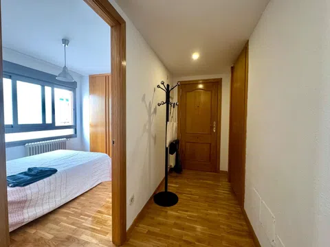 Flat in calle de Diego Bahamonde - Photo 3
