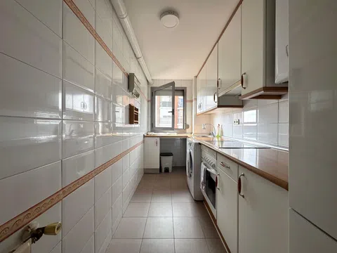 Flat in calle de Diego Bahamonde - Photo 5