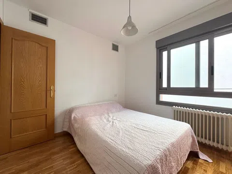 Flat in calle de Diego Bahamonde - Photo 6