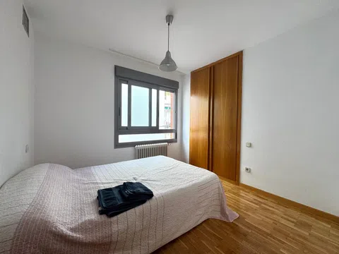 Flat in calle de Diego Bahamonde - Photo 7