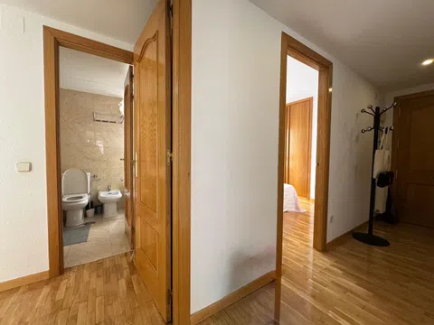 Flat in calle de Diego Bahamonde - Photo 8