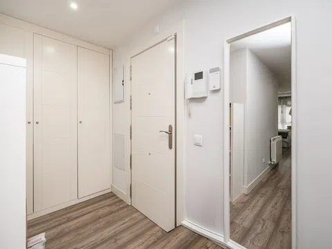 Flat in calle de Clara del Rey - Photo 17