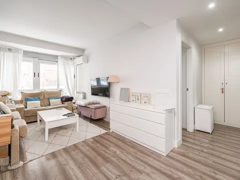 Flat in calle de Clara del Rey - Photo 6