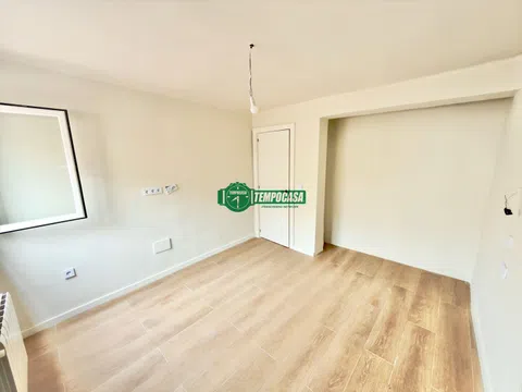 Flat in calle de Urgel - Photo 11
