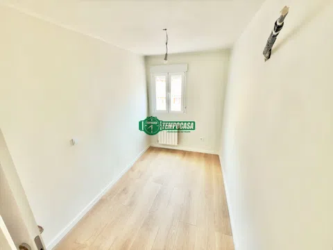 Flat in calle de Urgel - Photo 18