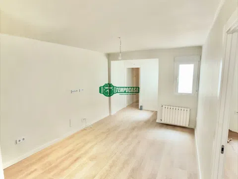 Flat in calle de Urgel - Photo 4
