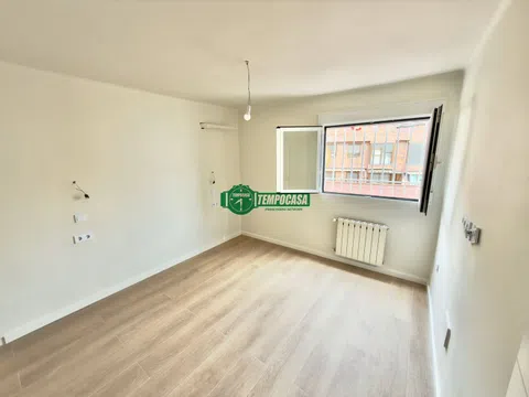 Flat in calle de Urgel - Photo 8