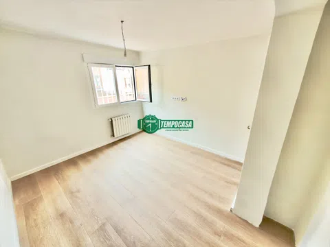 Flat in calle de Urgel - Photo 9