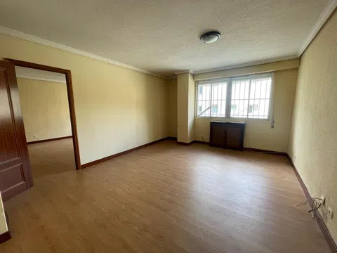 Flat in calle de Alonso Saavedra - Photo 1