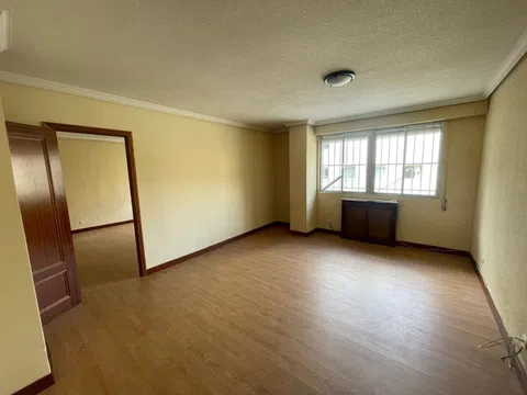 Flat in calle de Alonso Saavedra - Photo 3