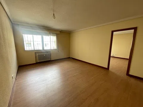 Flat in calle de Alonso Saavedra - Photo 4