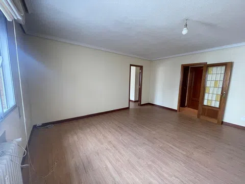 Flat in calle de Alonso Saavedra - Photo 5