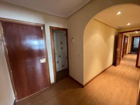 Flat in calle de Alonso Saavedra - Photo 8