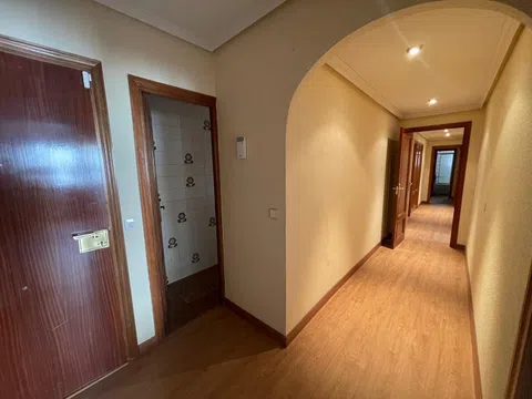 Flat in calle de Alonso Saavedra - Photo 9