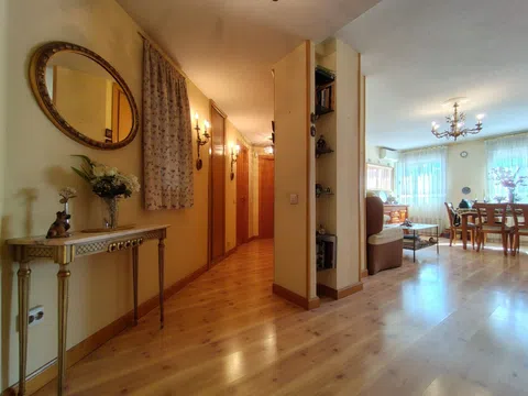 Flat - Photo 1