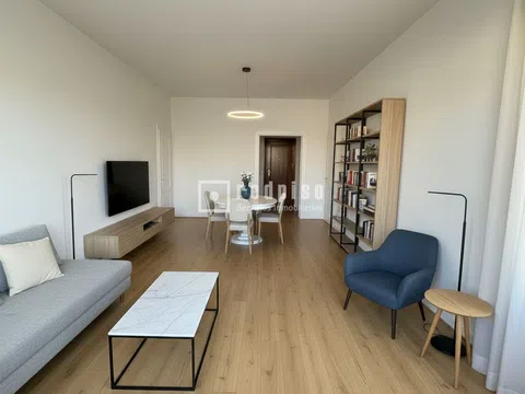 Flat in avenida del General Perón - Photo 12