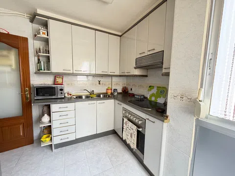 Flat in calle Puerto de las Pilas - Photo 6