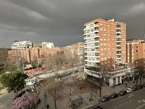 Flat - Photo 1