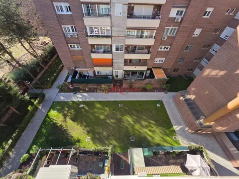 Flat in calle Alcalá - Photo 11