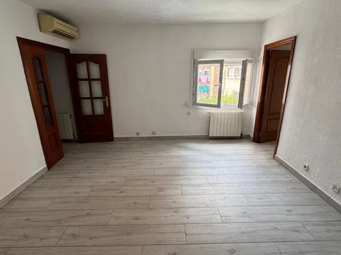 Flat in calle Alcatraz - Photo 1