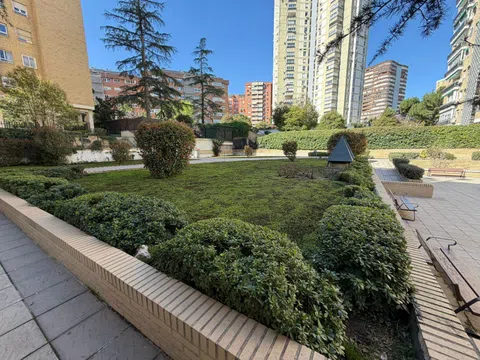 Flat in calle de Arturo Soria - Photo 3