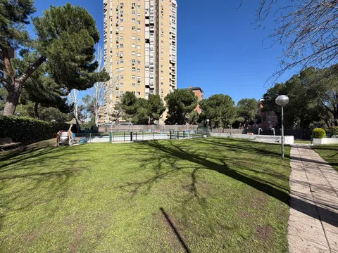 Flat in calle de Arturo Soria - Photo 4