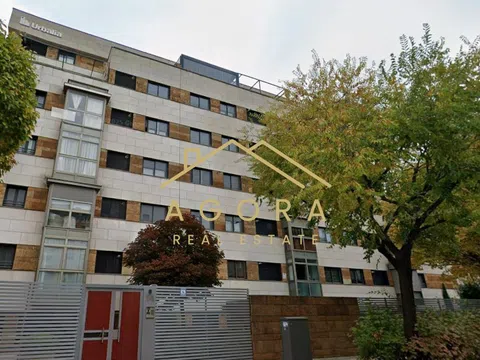 Flat in calle de Ana de Austria - Photo 1