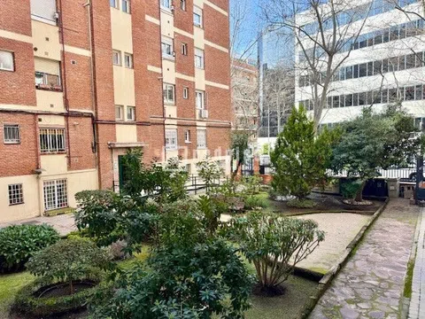 Flat in calle de la Infanta Mercedes - Photo 16