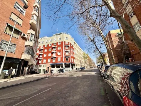 Flat in calle de la Infanta Mercedes - Photo 19