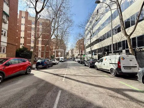 Flat in calle de la Infanta Mercedes - Photo 20