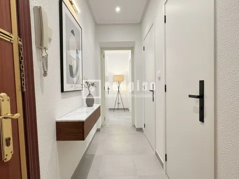 Flat in calle de la Infanta Mercedes - Photo 3