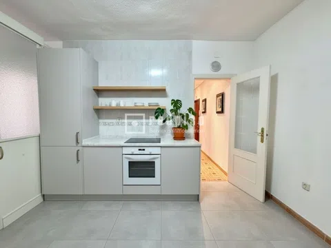 Flat in calle de la Infanta Mercedes - Photo 9