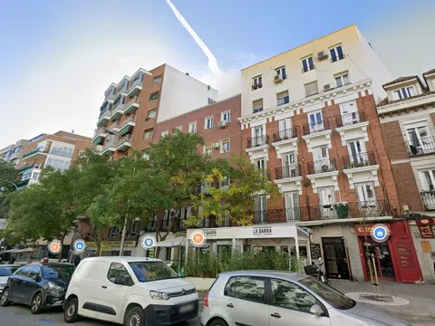 Flat in CL Santa Engracia - Photo 2