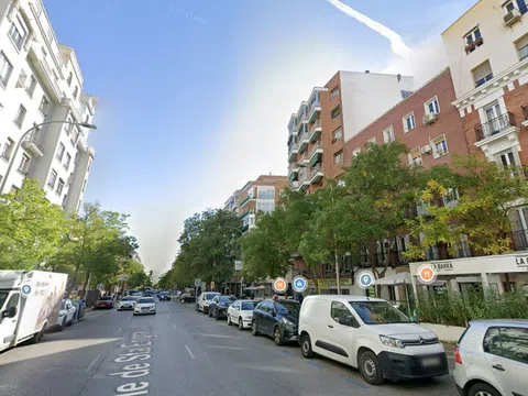 Flat in CL Santa Engracia - Photo 3