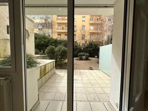 Flat in calle de Juan Álvarez Mendizábal - Photo 19