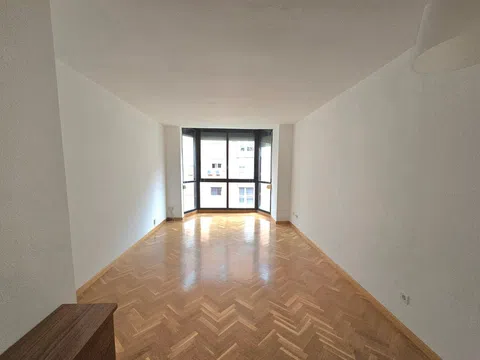 Flat in calle de Paradinas - Photo 1